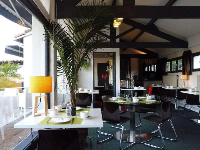**  O'Cub Hotel Villeneuve-les-Avignon France